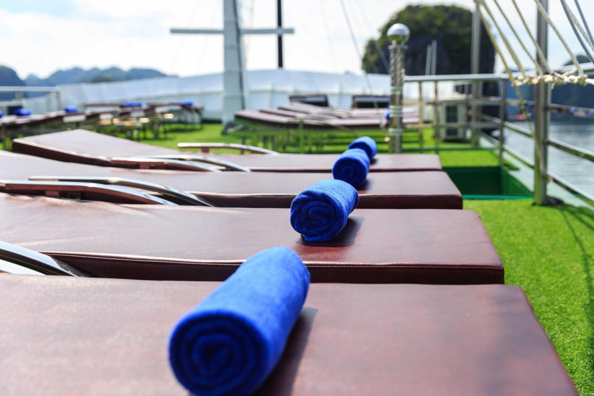 Venezia Boutique Cruises - Catba Island Hotel Chan Chau Bagian luar foto