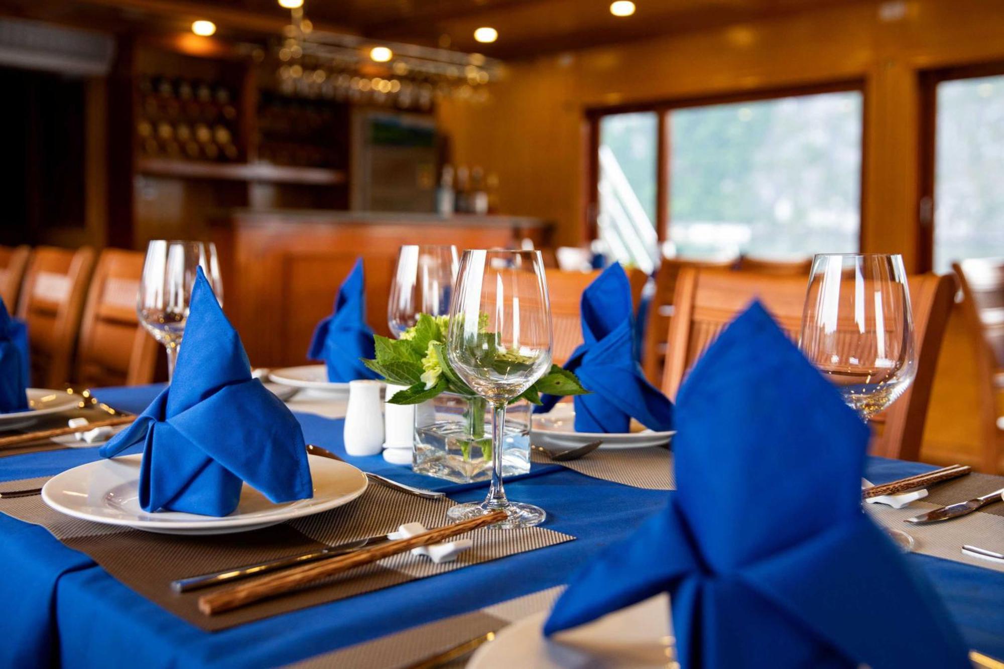 Venezia Boutique Cruises - Catba Island Hotel Chan Chau Bagian luar foto
