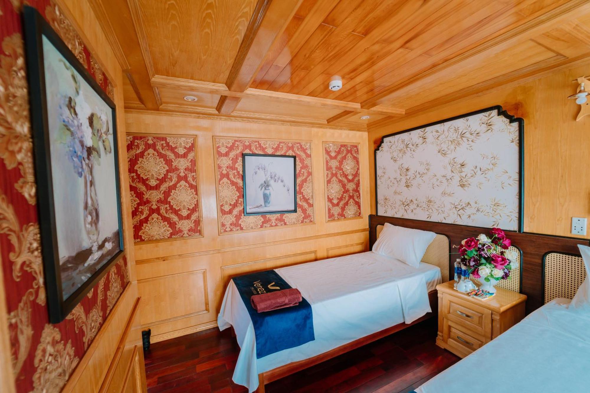 Venezia Boutique Cruises - Catba Island Hotel Chan Chau Bagian luar foto