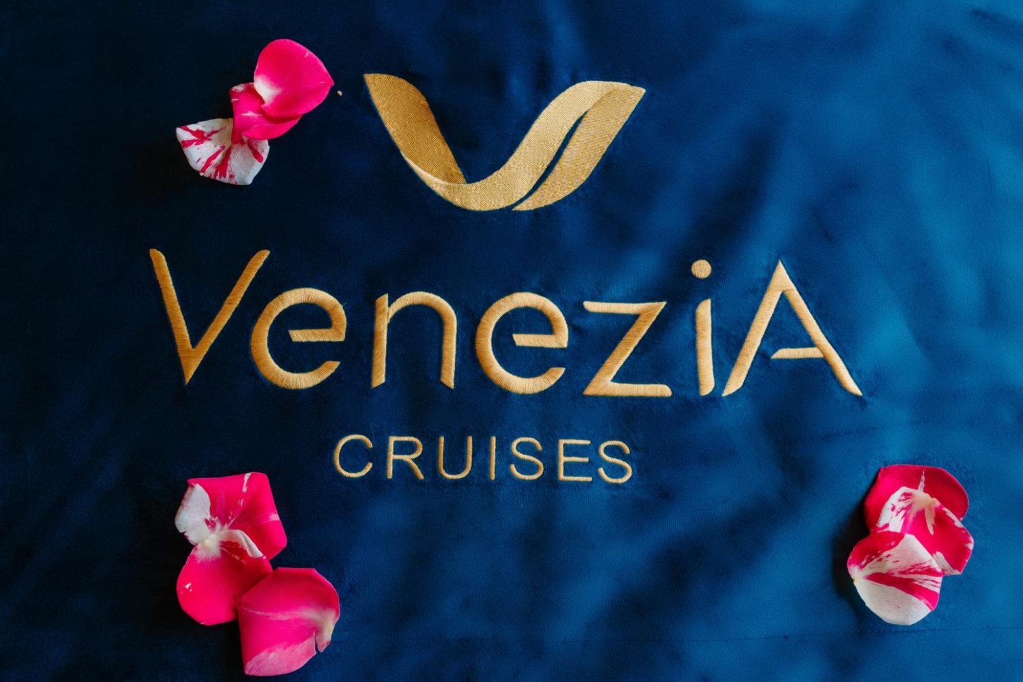 Venezia Boutique Cruises - Catba Island Hotel Chan Chau Bagian luar foto